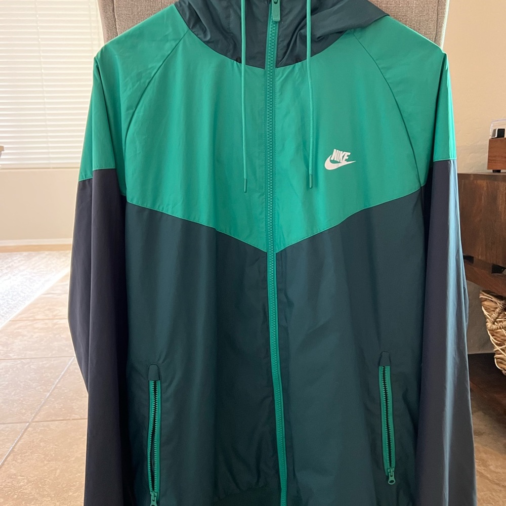 Mens XL Nike Windbreaker. Like new! - Picture 2 of 2